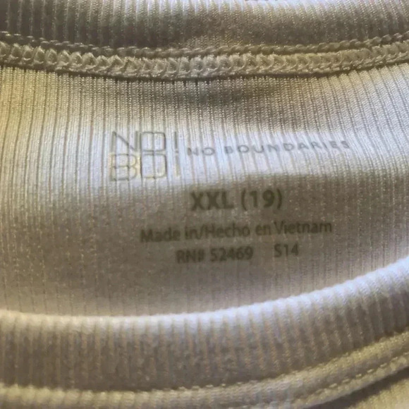 No Boundaries White Ladies T-Shirt Size XXL Short Sleeve - Picture 3 of 3